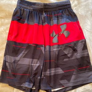 UNDER ARMOUR ATHLETIC SHORTS